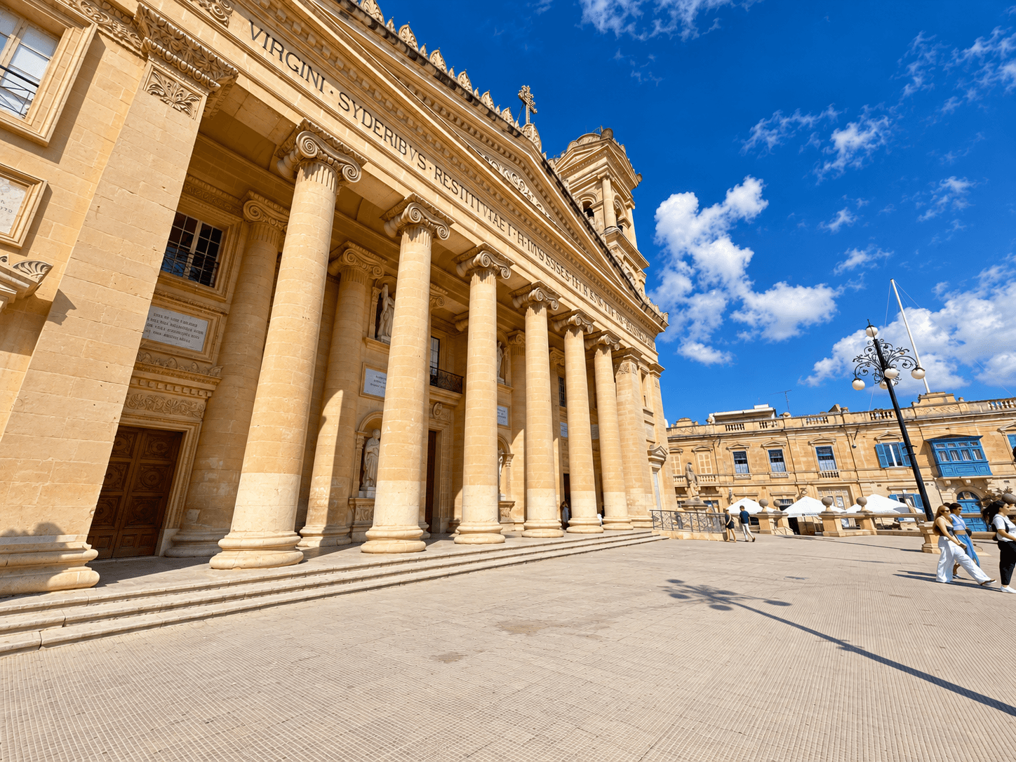 Showing Mosta square and church